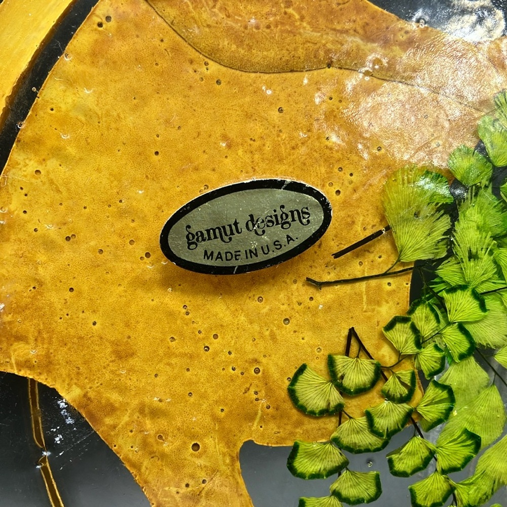 Vintage Gamut Lucite cheese board with pressed flowers and dome - Picture 10 of 15